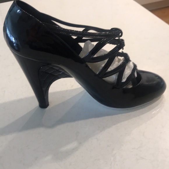 Runway Black Patent Leather Chanel Shoes size 41 - Picture 2 of 6